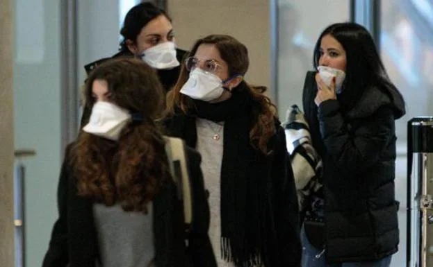 Sanidad eleva el riesgo nacional a «moderado» tras detectar dos nuevos casos de coronavirus hoy en Madrid y Barcelona