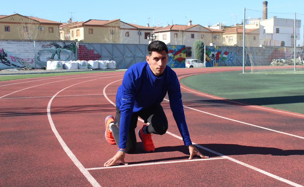 Dani Rodríguez sobre el tartán de Atarfe. 