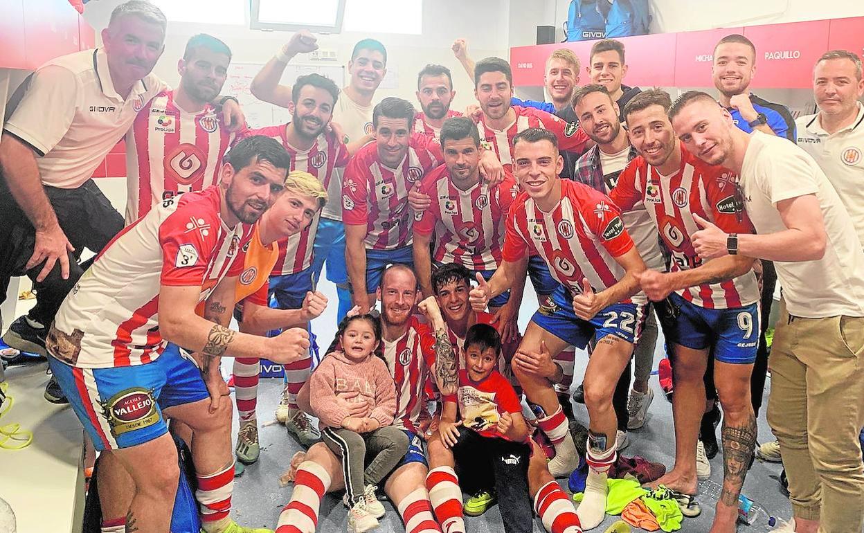 Adri y Chico firmaron los goles de la victoria del Torredonjimeno ante el Porcuna.