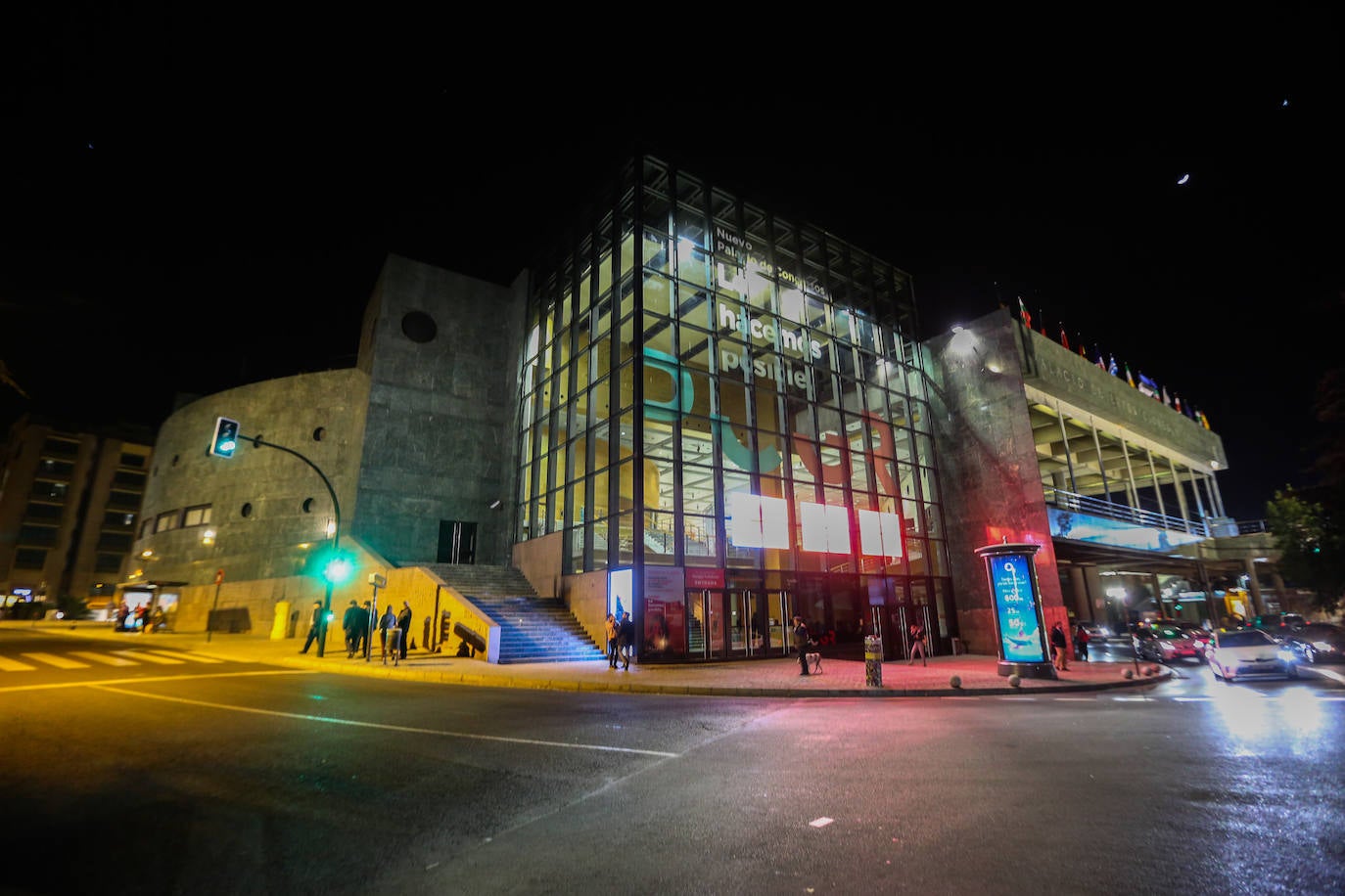 El Palacio de Congresos, que ya superó las bodas de plata, tiene a su favor el estar ubicado en pleno centro de la capital granadina 