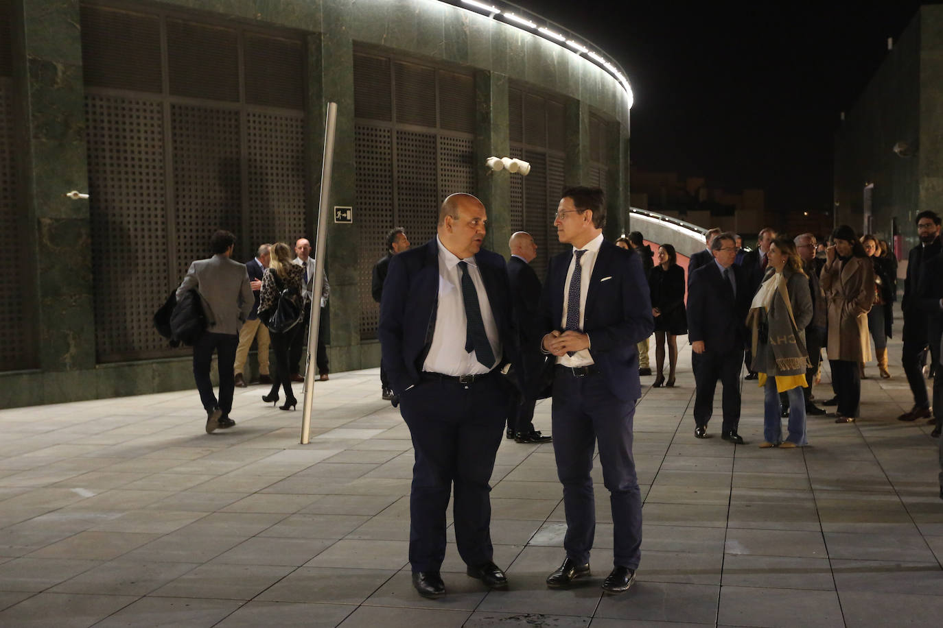 El Palacio de Congresos, que ya superó las bodas de plata, tiene a su favor el estar ubicado en pleno centro de la capital granadina 