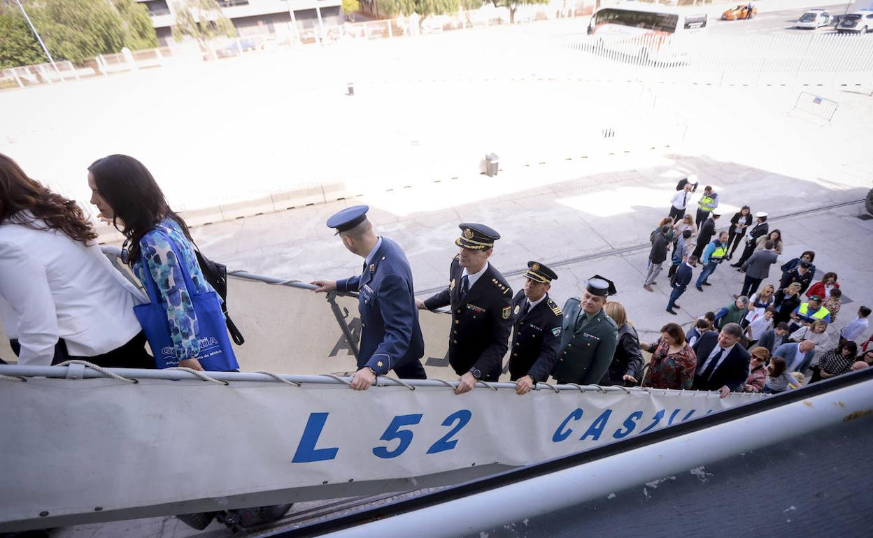 El barco llegó el viernes al puerto y se ha marchado hoy.