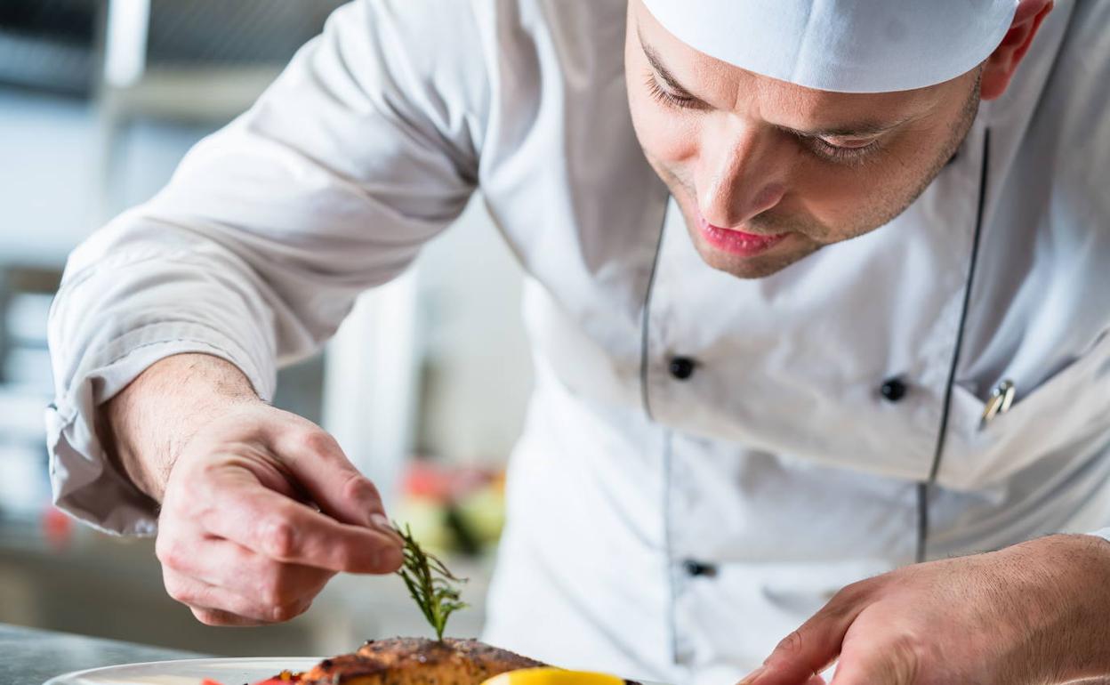 Empleo en Almería | Buscan a un cocinero para un restaurante de Macael