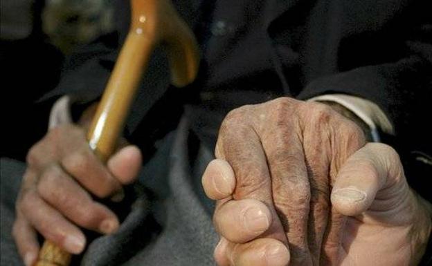 Una pareja de Granada extorsiona a un anciano de 87 años con su pensión