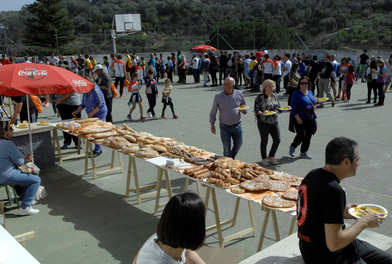 Los primeros puestos, masculino y femenino, ganaron su peso en naranjas de la zona