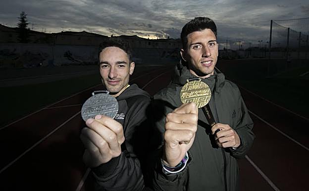 Ignacio Fontes y Dani Rodríguez, con sus medallas. 