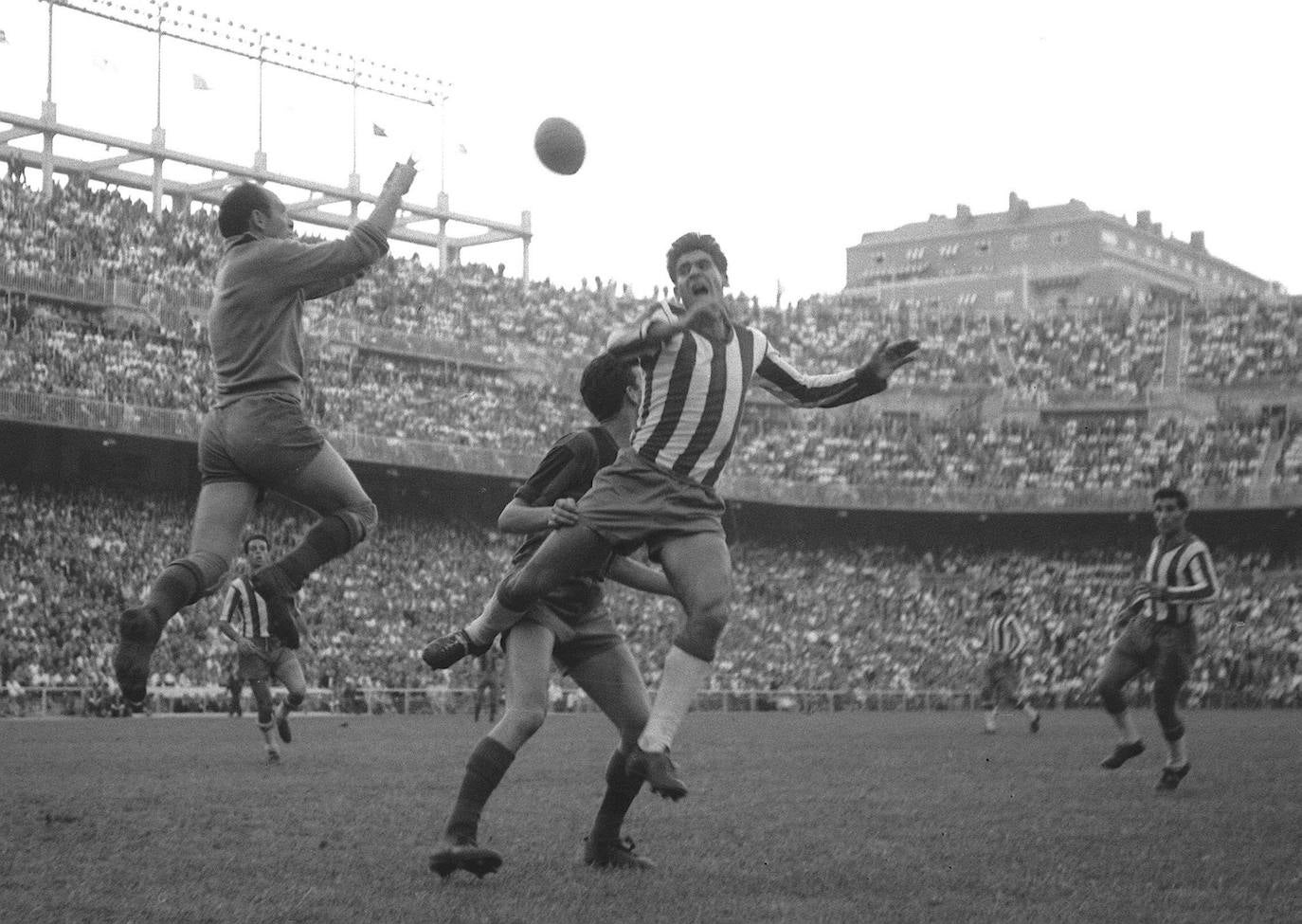 Acción de ataque del Granada en la final de Copa del 59