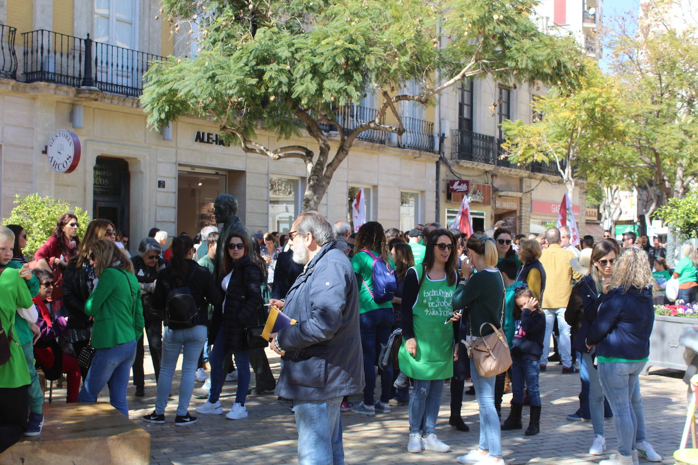Un millar de manifestantes se han echado a la calle contra el decreto de escolarización. 