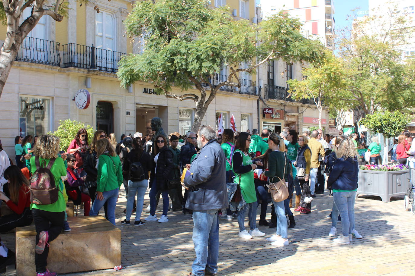Un millar de manifestantes se han echado a la calle contra el decreto de escolarización. 