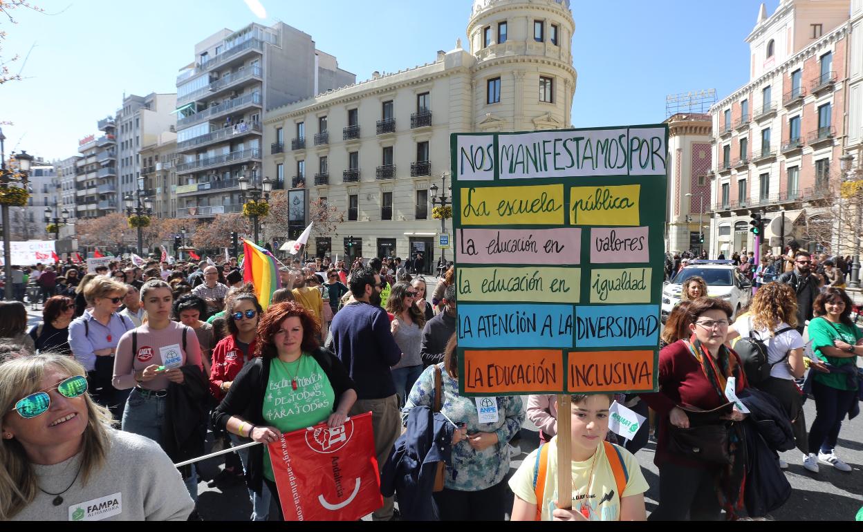La jornada de huelga de Educación en Granada, en imágenes. 