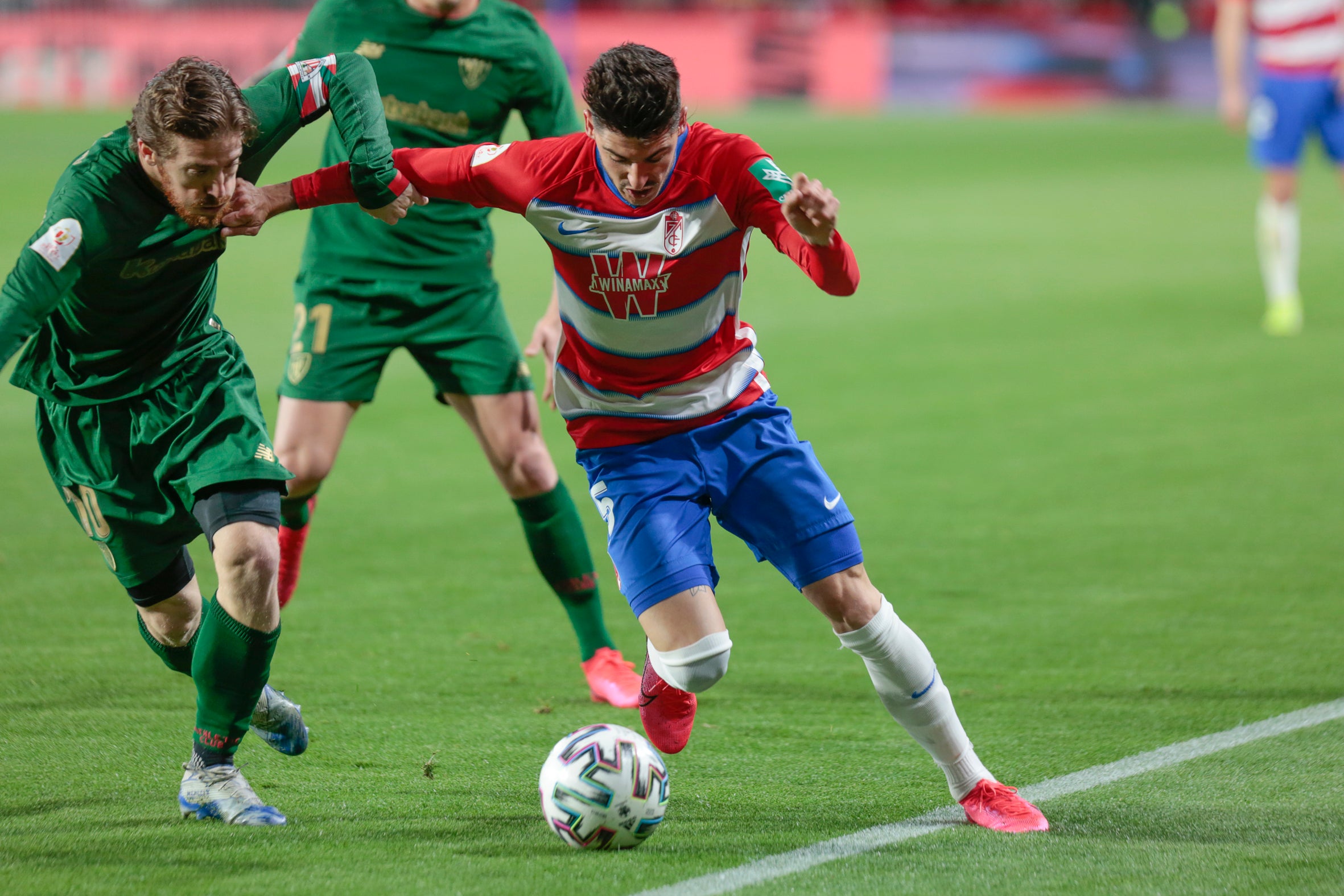 Las mejores imágenes de los momentos más destacados del duelo copero en Los Cármenes