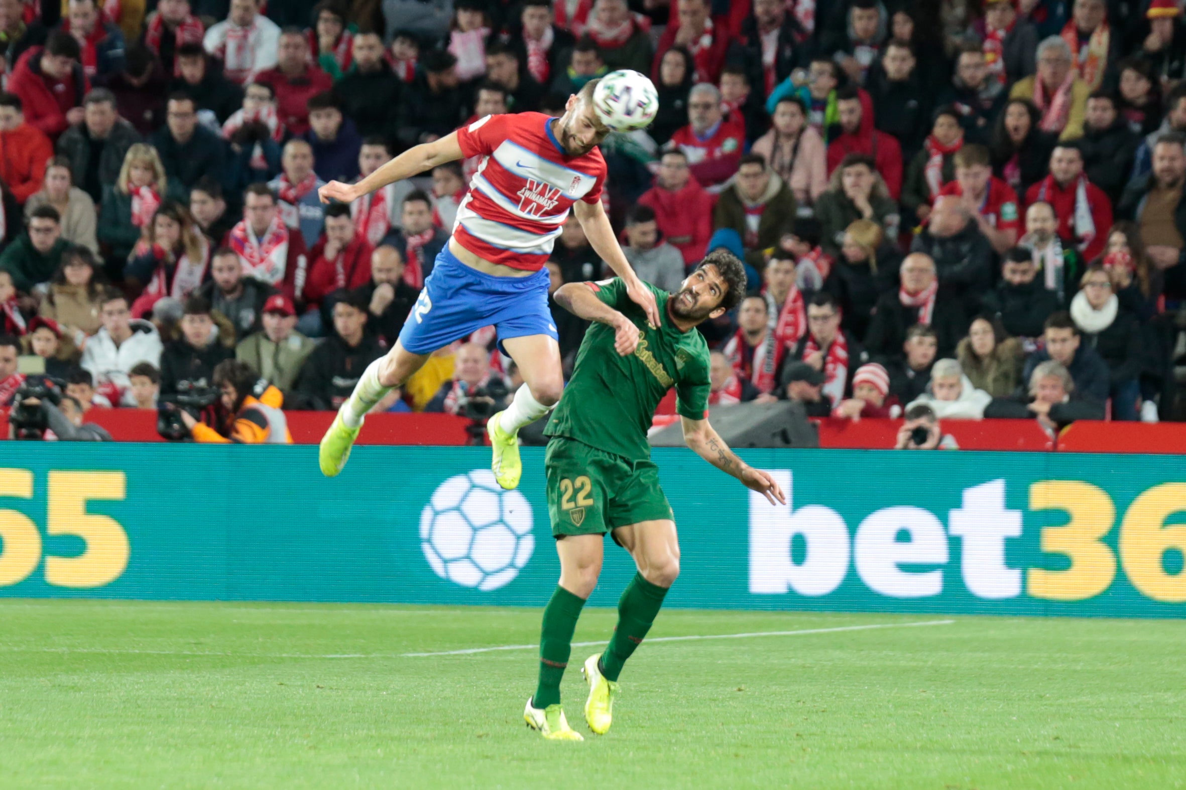 Las mejores imágenes de los momentos más destacados del duelo copero en Los Cármenes