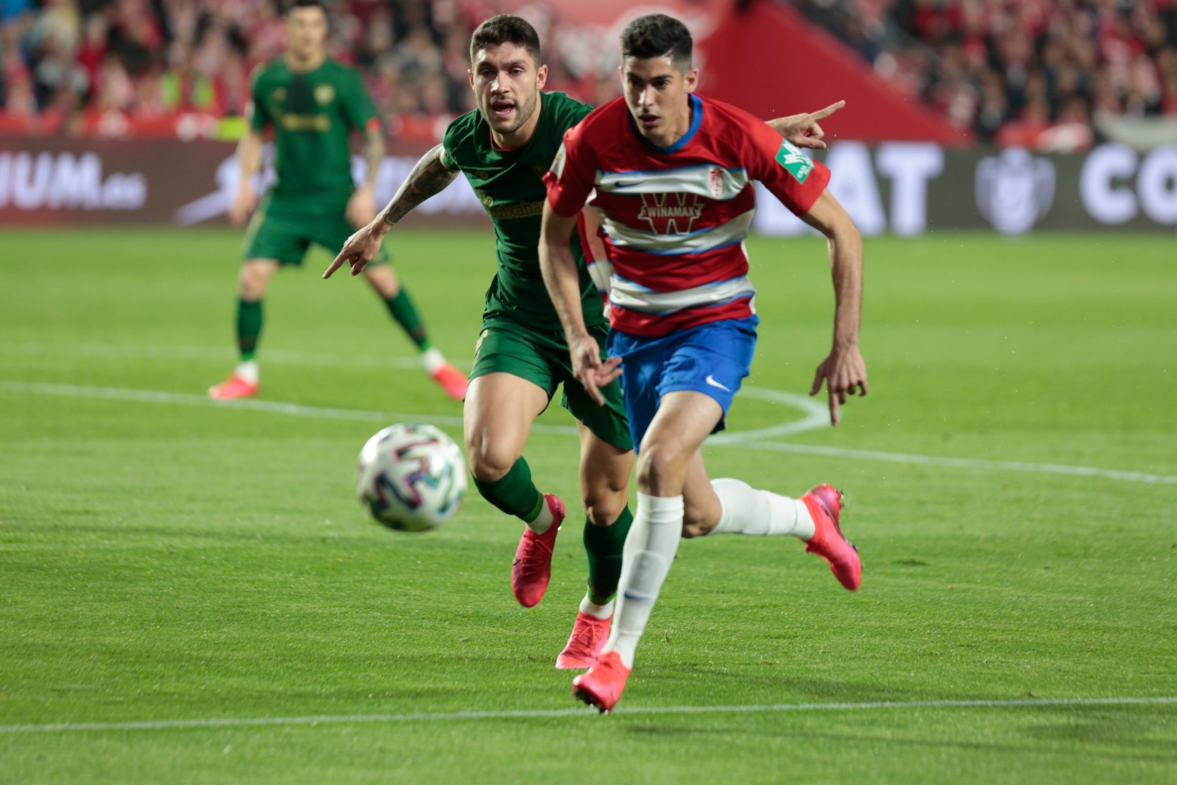 Las mejores imágenes de los momentos más destacados del duelo copero en Los Cármenes