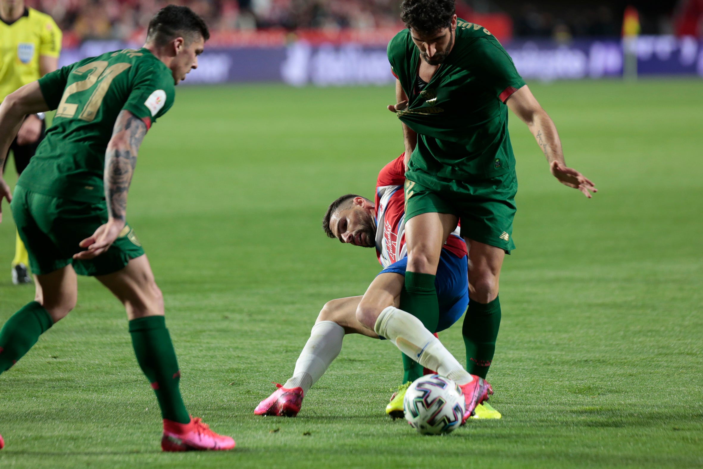 Las mejores imágenes de los momentos más destacados del duelo copero en Los Cármenes