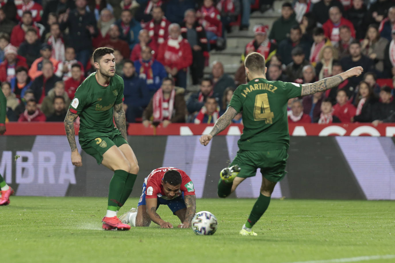 Las mejores imágenes de los momentos más destacados del duelo copero en Los Cármenes