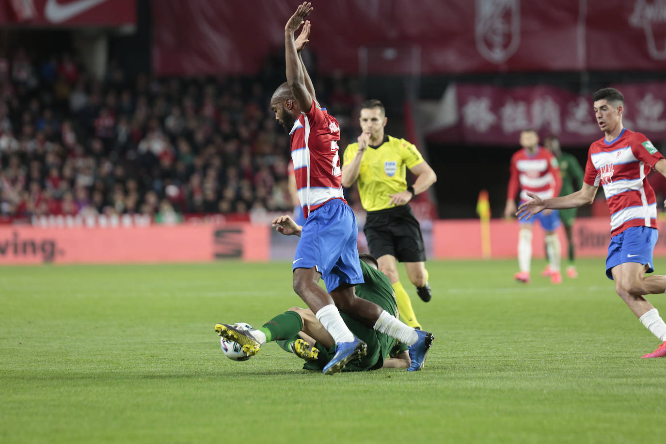 Las mejores imágenes de los momentos más destacados del duelo copero en Los Cármenes