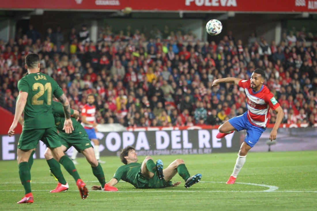 Las mejores imágenes de los momentos más destacados del duelo copero en Los Cármenes