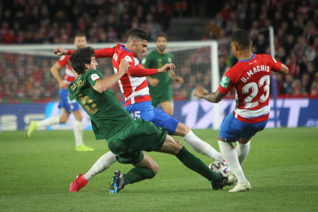 Las mejores imágenes de los momentos más destacados del duelo copero en Los Cármenes