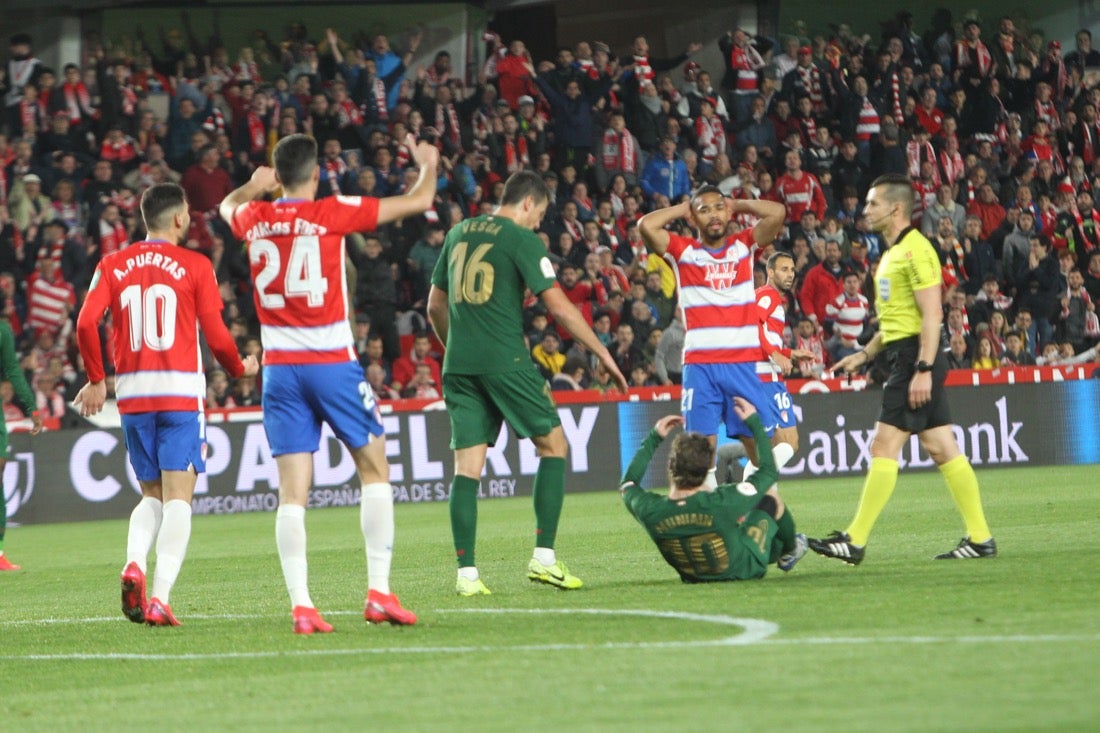 Las mejores imágenes de los momentos más destacados del duelo copero en Los Cármenes