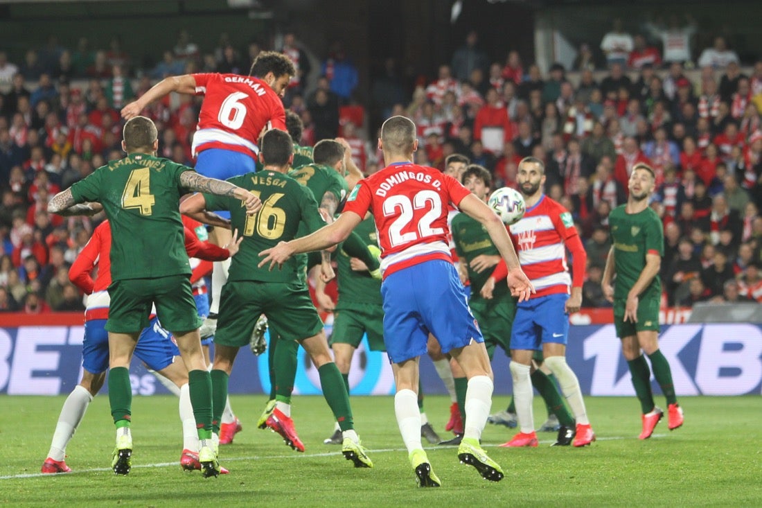 Las mejores imágenes de los momentos más destacados del duelo copero en Los Cármenes