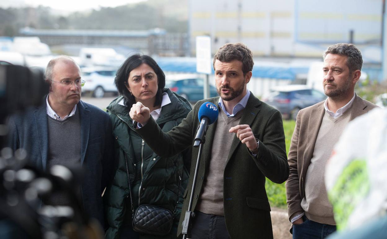 Casado, tras la reunión con el Comité de Empres de Alcoa en Lugo. 