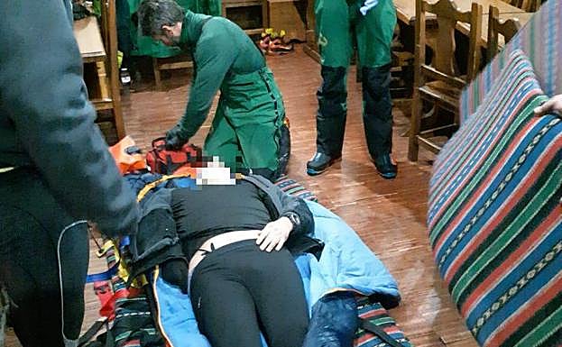 El herido, en el refugio del Poqueira