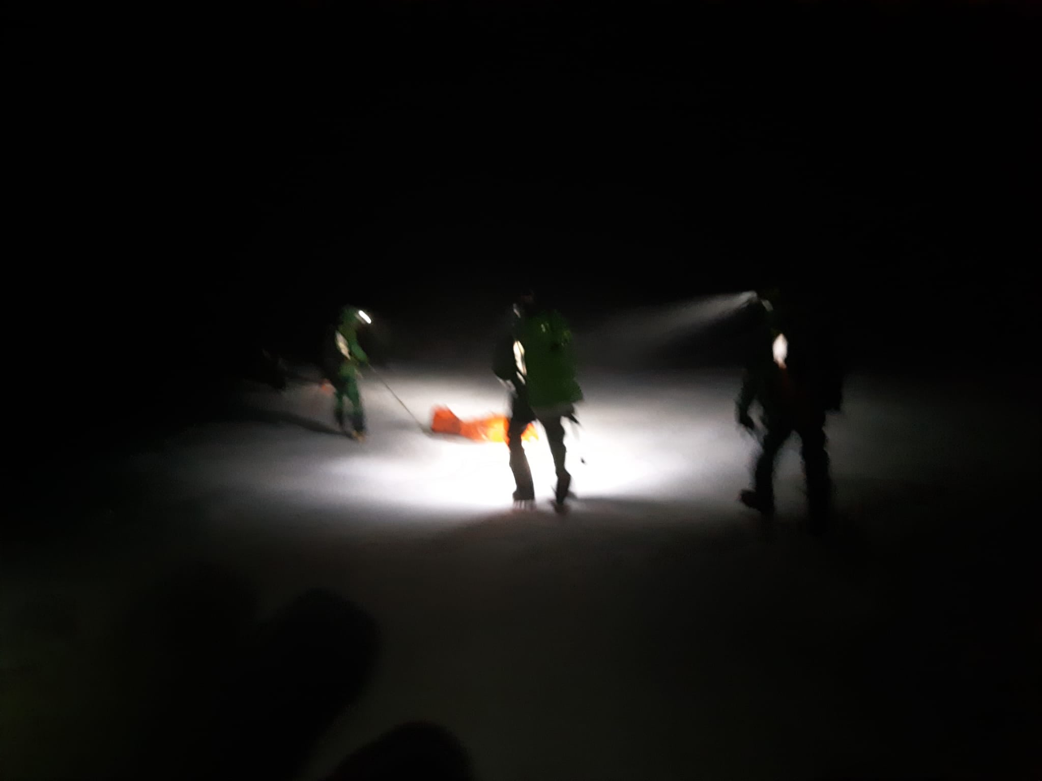 Ángel ha podido por fin volver a pisar las calles de Vigo, su ciudad. Atras quedaba una convalecencia de más de cuatro meses y por delante, un largo calendario de rehabilitación y médicos