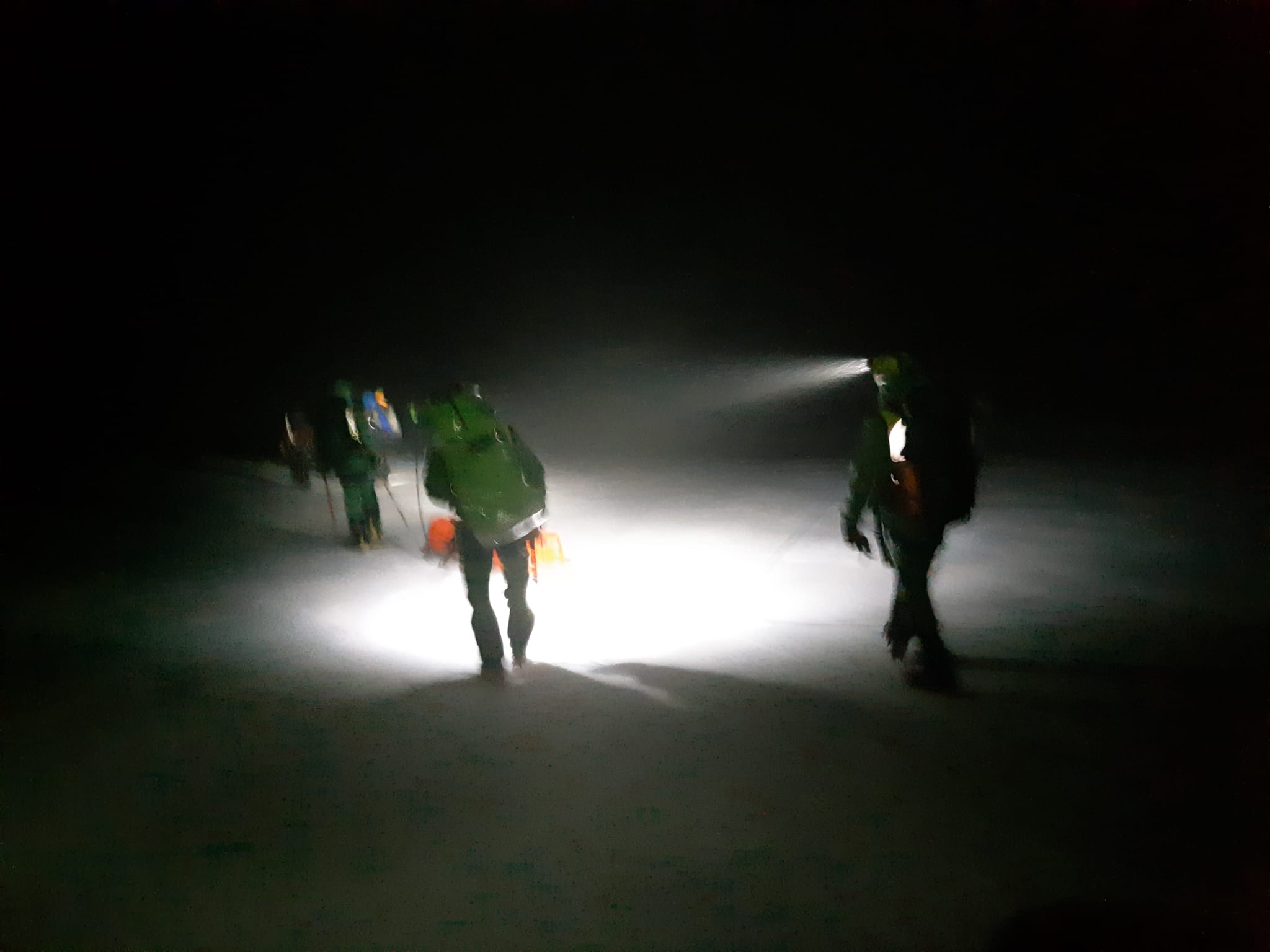 Ángel ha podido por fin volver a pisar las calles de Vigo, su ciudad. Atras quedaba una convalecencia de más de cuatro meses y por delante, un largo calendario de rehabilitación y médicos