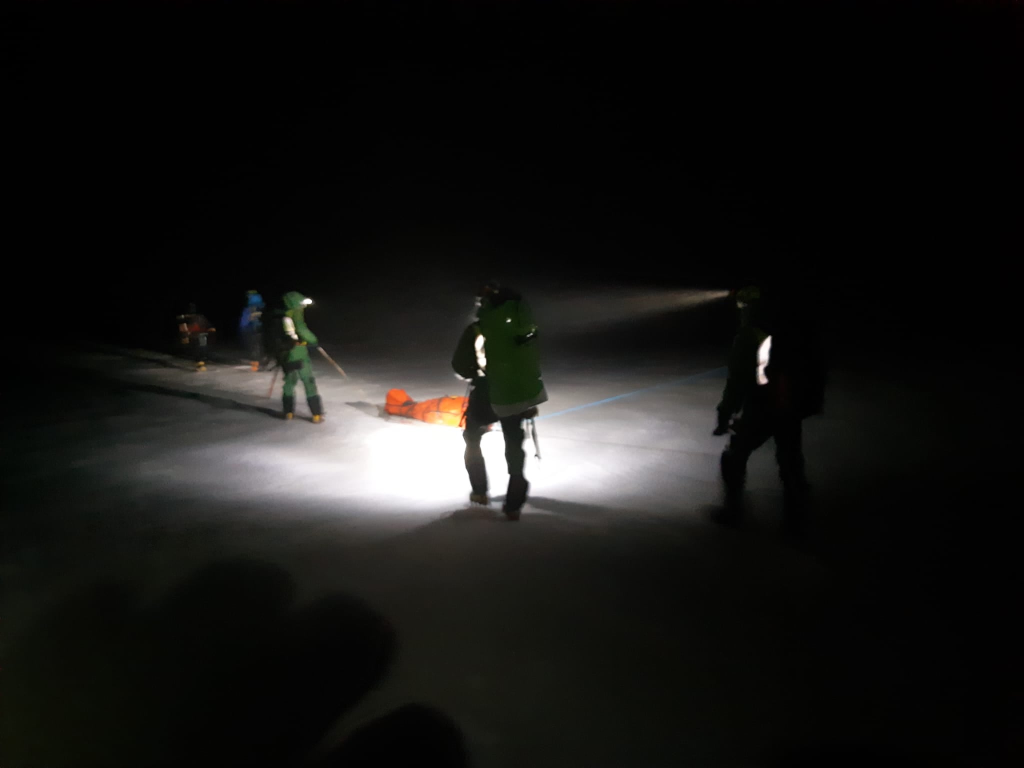 Ángel ha podido por fin volver a pisar las calles de Vigo, su ciudad. Atras quedaba una convalecencia de más de cuatro meses y por delante, un largo calendario de rehabilitación y médicos