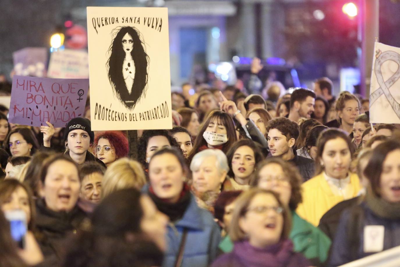 La manifestación nocturna recorrió las calles Reyes Católicos, Recogidas, Pedro Antonio de Alarcón y terminó en el entorno de Ciencias