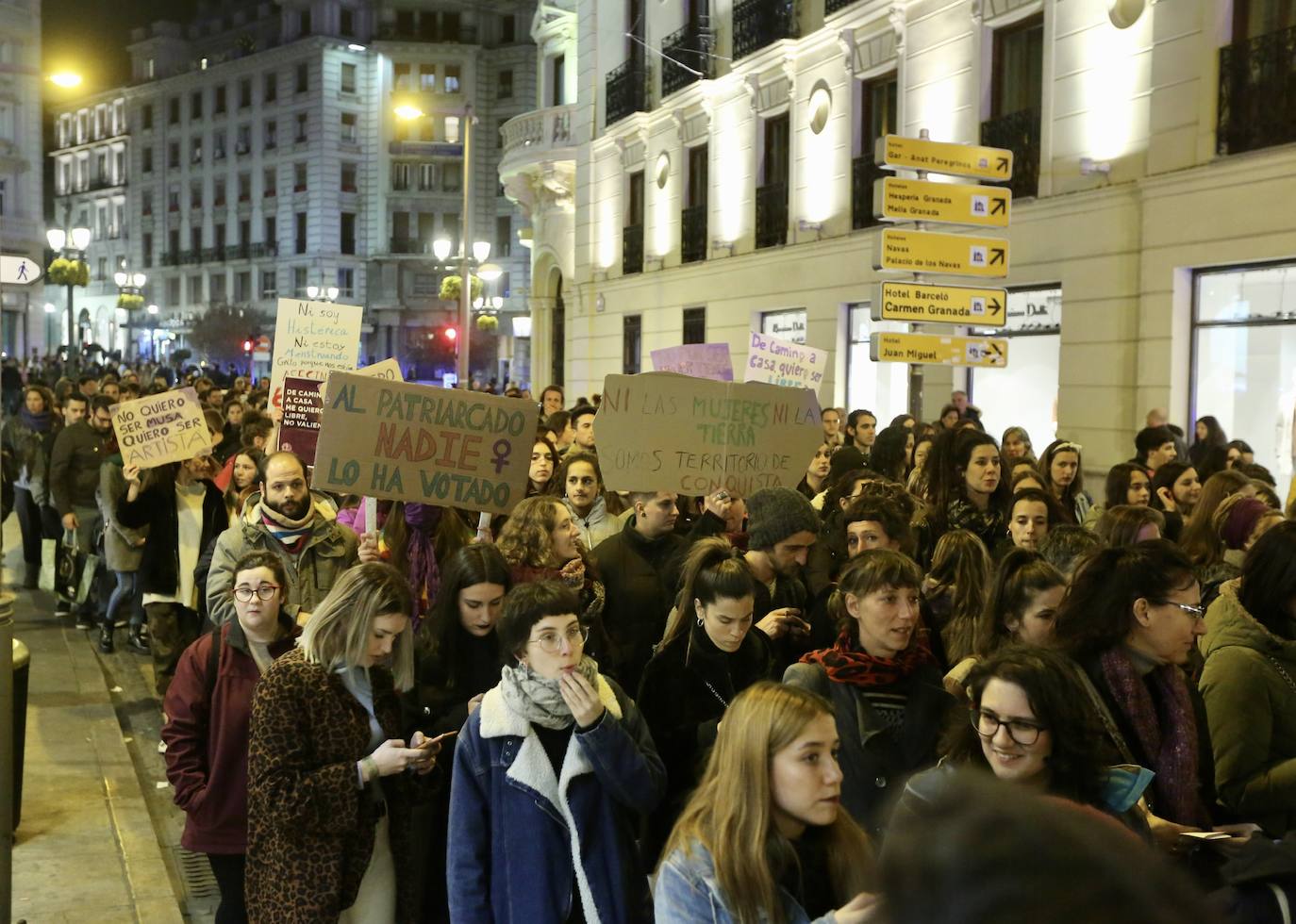 La manifestación nocturna recorrió las calles Reyes Católicos, Recogidas, Pedro Antonio de Alarcón y terminó en el entorno de Ciencias