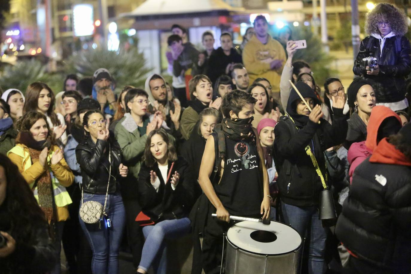La manifestación nocturna recorrió las calles Reyes Católicos, Recogidas, Pedro Antonio de Alarcón y terminó en el entorno de Ciencias