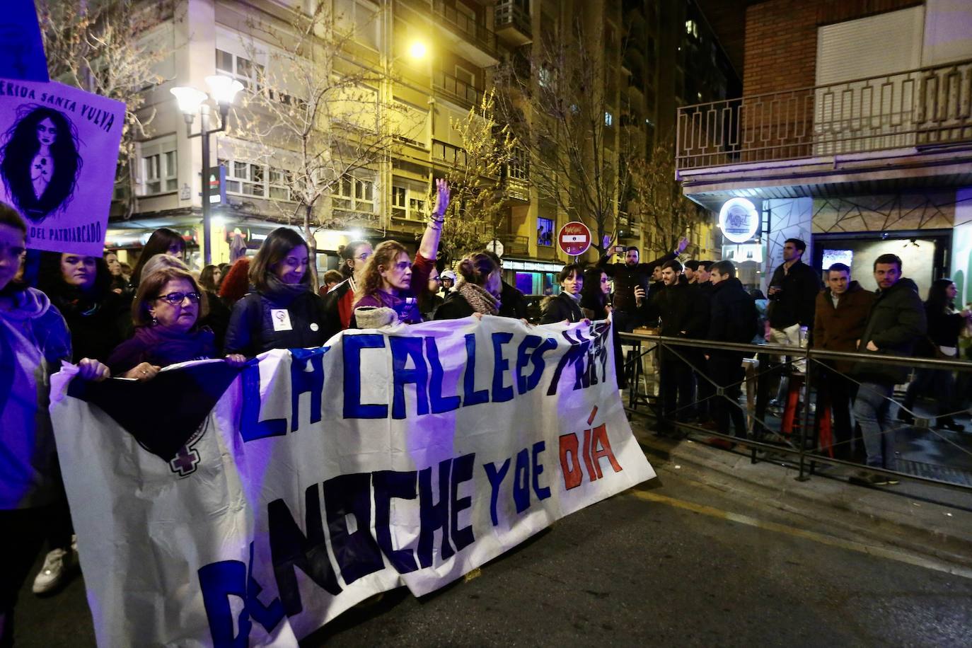 La manifestación nocturna recorrió las calles Reyes Católicos, Recogidas, Pedro Antonio de Alarcón y terminó en el entorno de Ciencias