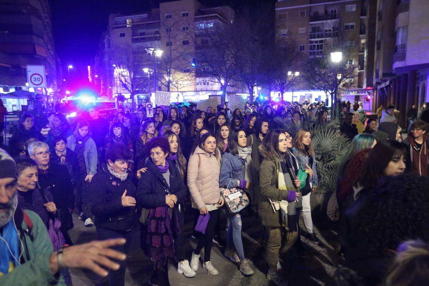 La manifestación nocturna recorrió las calles Reyes Católicos, Recogidas, Pedro Antonio de Alarcón y terminó en el entorno de Ciencias