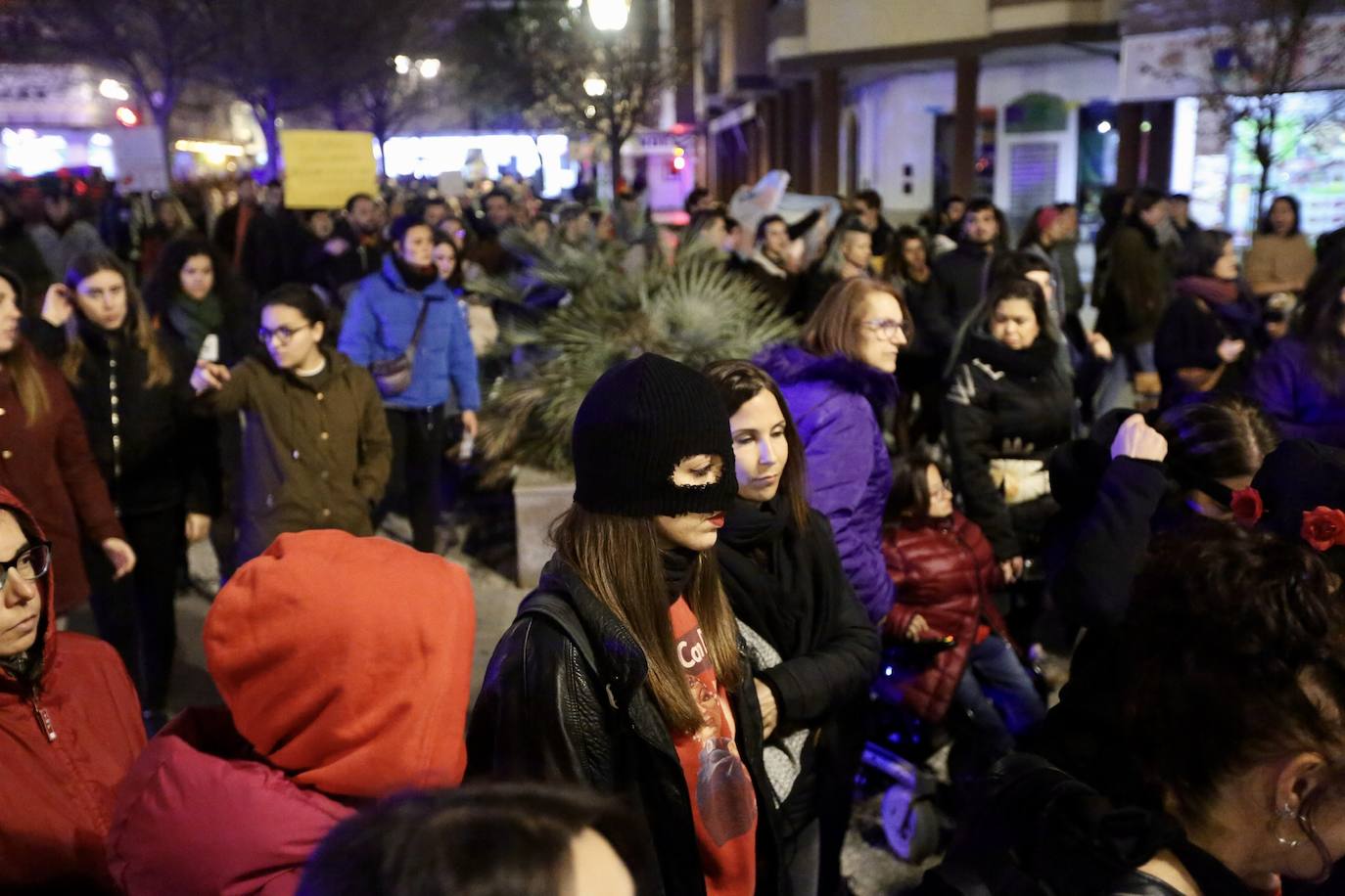 La manifestación nocturna recorrió las calles Reyes Católicos, Recogidas, Pedro Antonio de Alarcón y terminó en el entorno de Ciencias