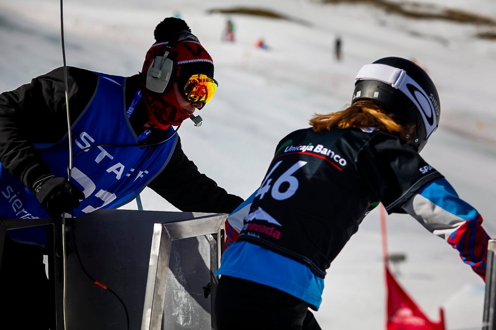 El español Lucas Eguibar ganó este sábado la prueba de la Copa del Mundo de boardercross de snowboard