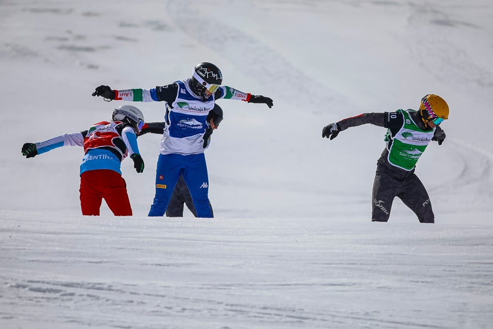 El español Lucas Eguibar ganó este sábado la prueba de la Copa del Mundo de boardercross de snowboard