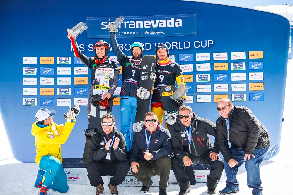 El español Lucas Eguibar ganó este sábado la prueba de la Copa del Mundo de boardercross de snowboard