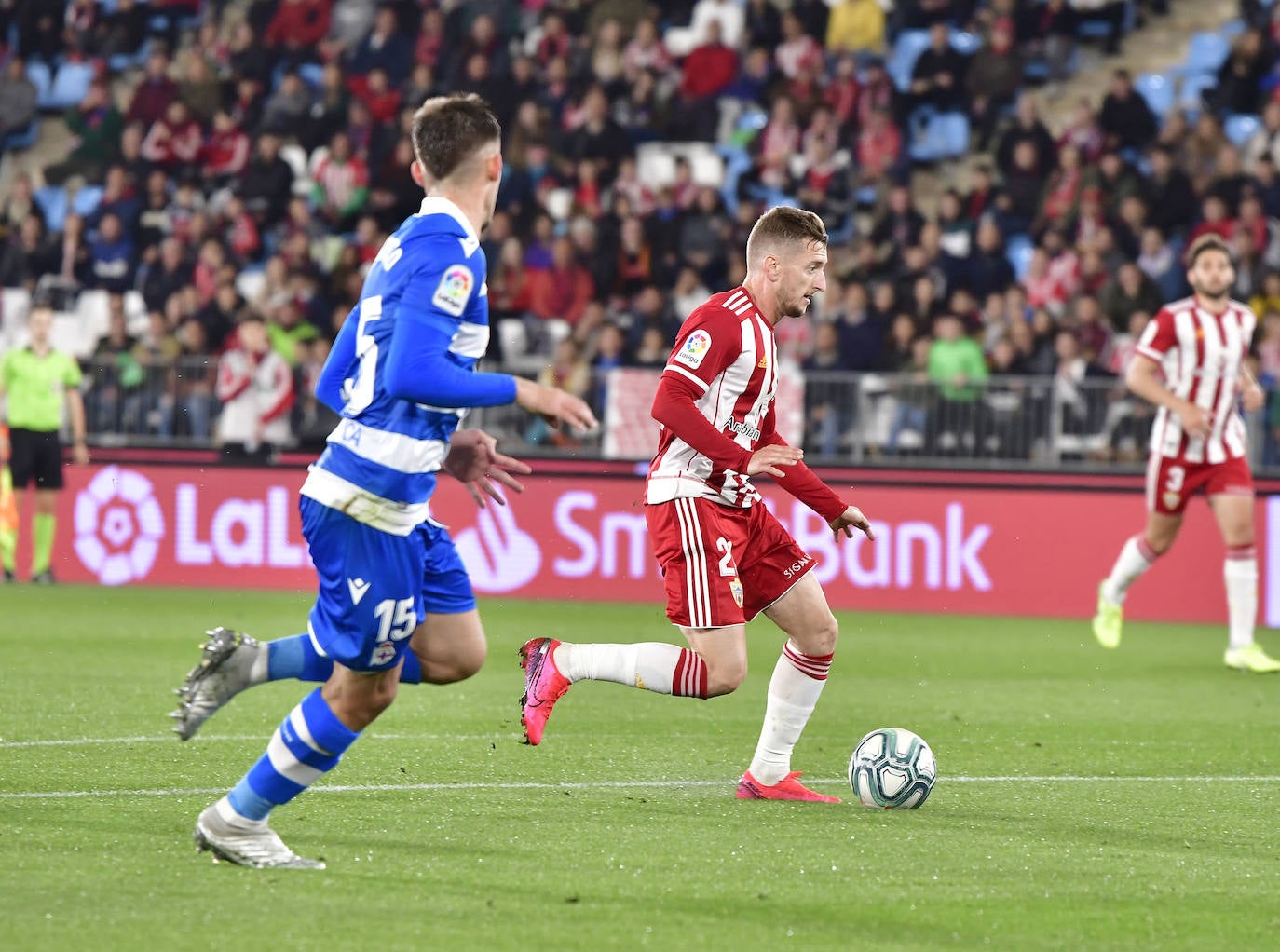 Los rojiblancos firman un soberbio partido para retornar a la senda del triunfo y destrozar a un rival que nunca hizo daño; cierra así seis jornadas en las que sólo sumó dos puntos