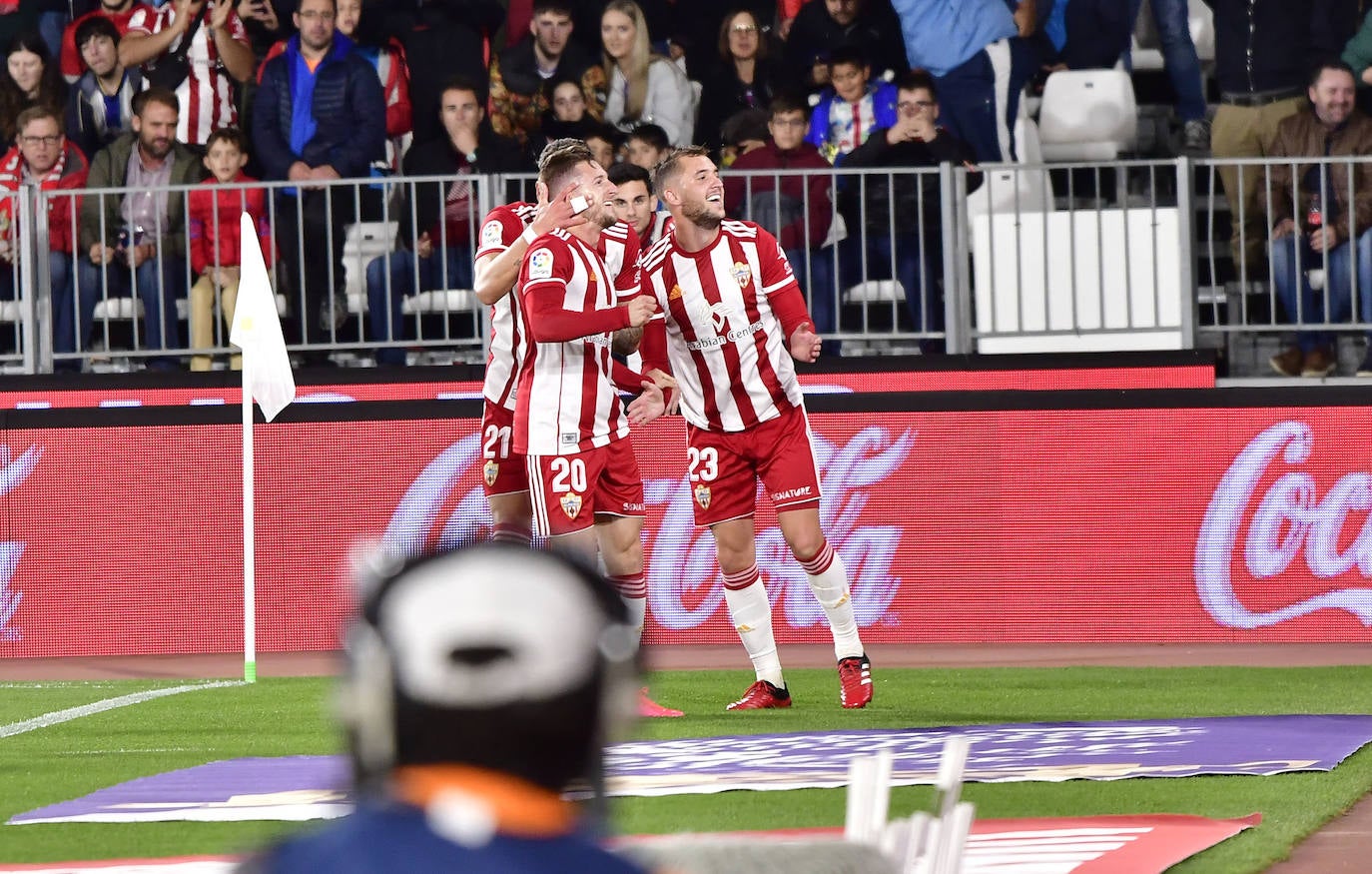Los rojiblancos firman un soberbio partido para retornar a la senda del triunfo y destrozar a un rival que nunca hizo daño; cierra así seis jornadas en las que sólo sumó dos puntos