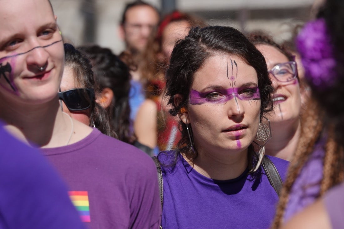 Miles de manifestantes han portada pancartas con mensajes reivindicativos