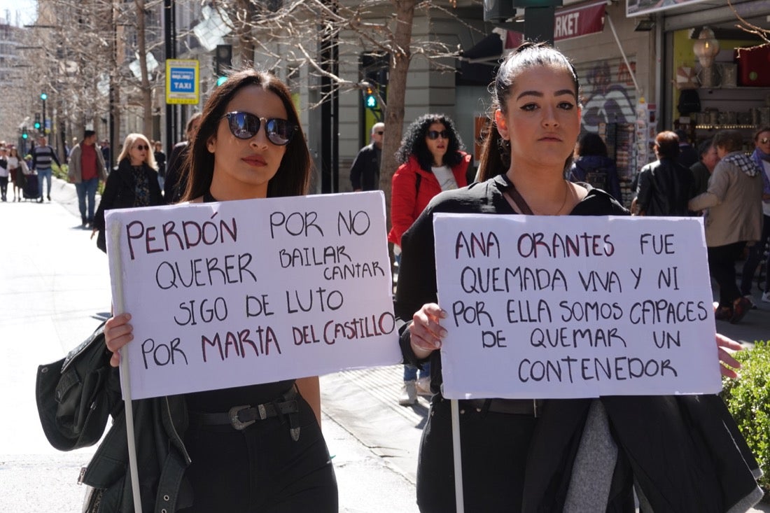 Miles de manifestantes han portada pancartas con mensajes reivindicativos