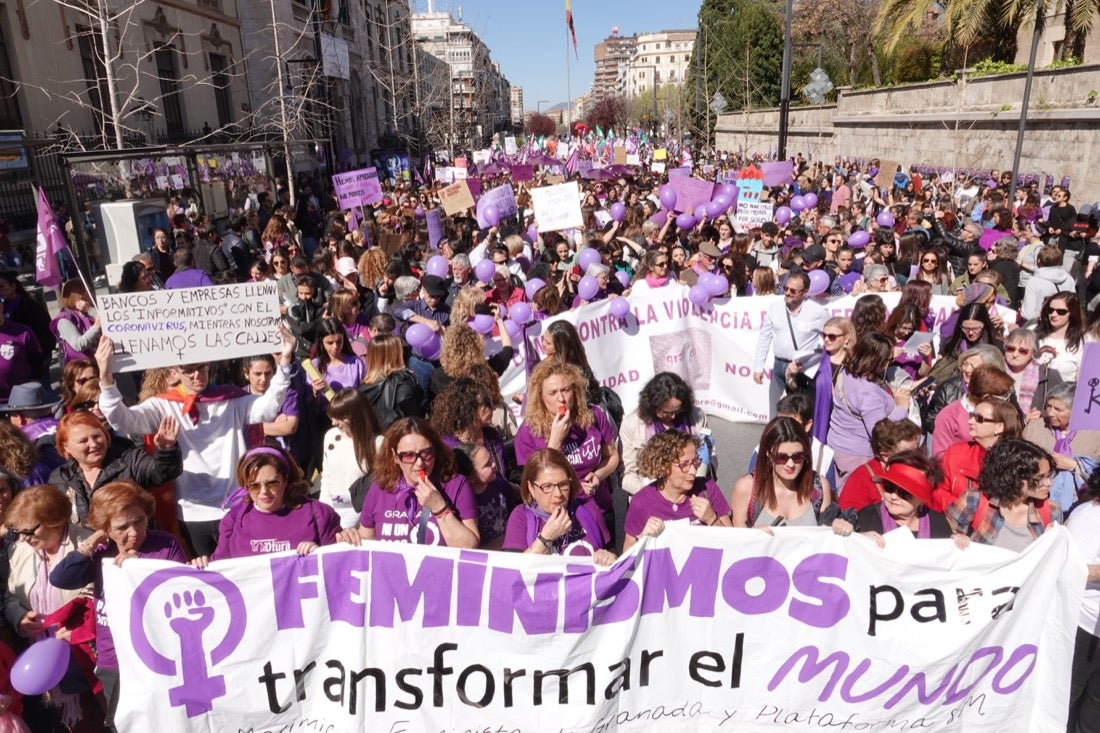 Repaso completo en imágenes a una marcha multitudinaria este Día de la Mujer en Granada