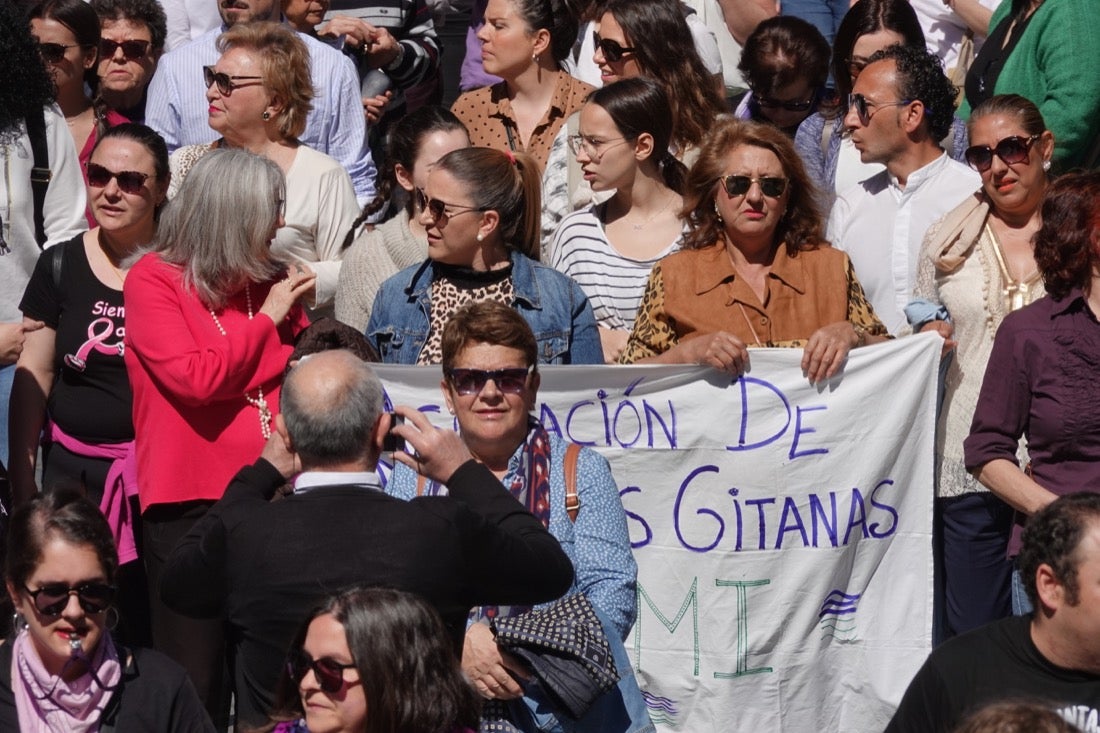 Repaso completo en imágenes a una marcha multitudinaria este Día de la Mujer en Granada
