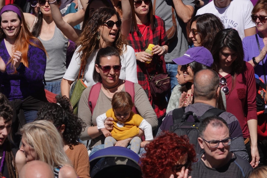 Repaso completo en imágenes a una marcha multitudinaria este Día de la Mujer en Granada