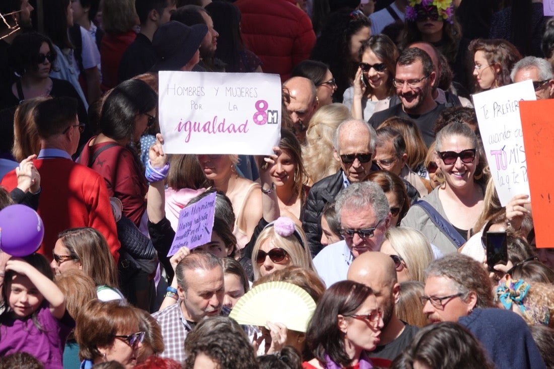 Repaso completo en imágenes a una marcha multitudinaria este Día de la Mujer en Granada