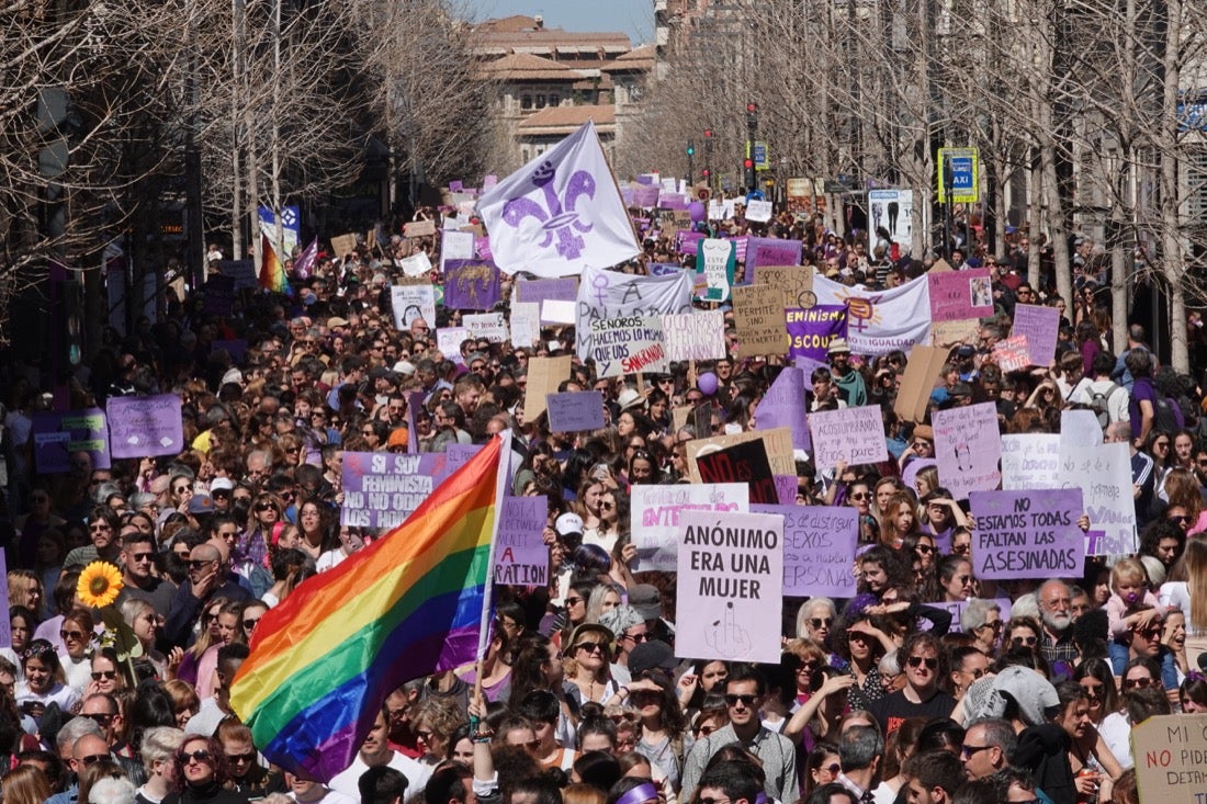 Repaso completo en imágenes a una marcha multitudinaria este Día de la Mujer en Granada