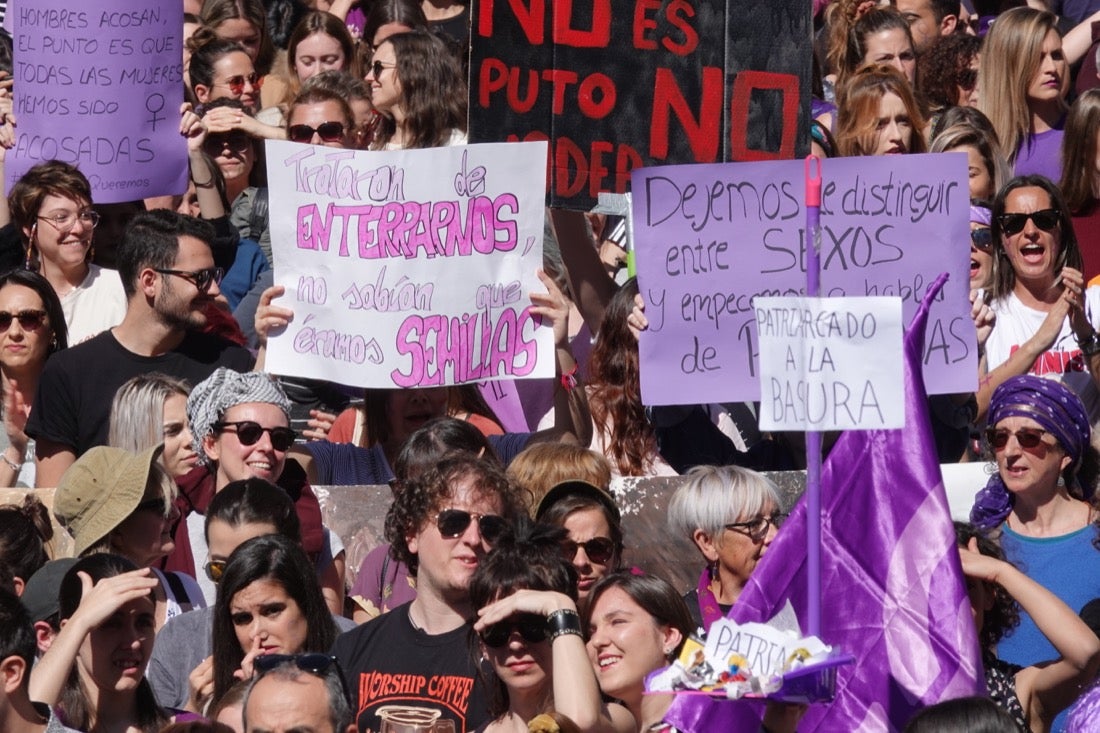 Repaso completo en imágenes a una marcha multitudinaria este Día de la Mujer en Granada