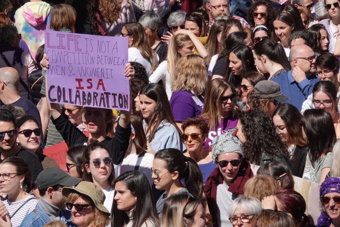 Repaso completo en imágenes a una marcha multitudinaria este Día de la Mujer en Granada