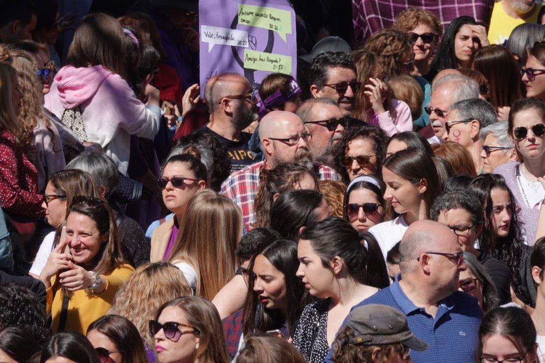 Repaso completo en imágenes a una marcha multitudinaria este Día de la Mujer en Granada
